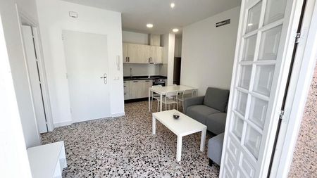 Alquiler de piso en Centro - Photo 2