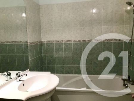 Location Appartement 3 pièces 62m² CHATEAUROUX 36000 - Photo 5