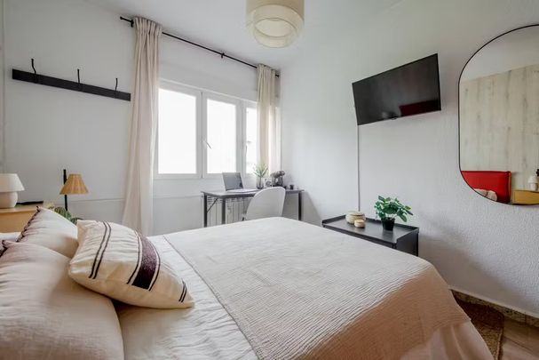 Calle de la Virgen de Aránzazu, Madrid, Community of Madrid 28034 - Photo 1