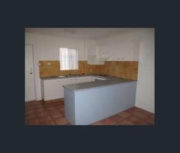 TOWNHOUSE STYLE UNIT OVERLOOKING THE BROADWATER - Photo 5