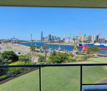 Resort-Style Living with Sweeping Views from Bay to City. - Photo 3