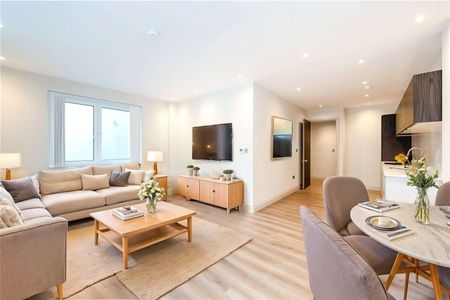 Stunning two bedroom, two bathroom apartment set in converted detached Ealing development. - Photo 3