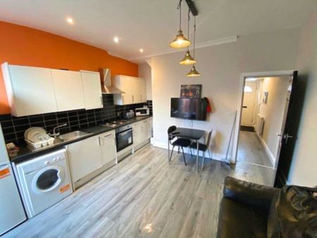 Blandford Road, Salford - Photo 3