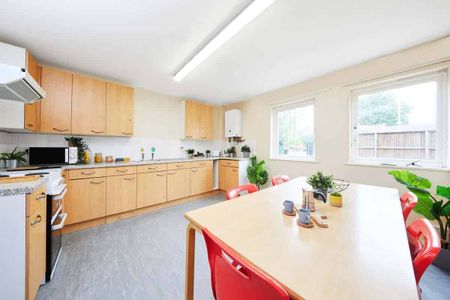 Single Ensuite Room - Photo 5