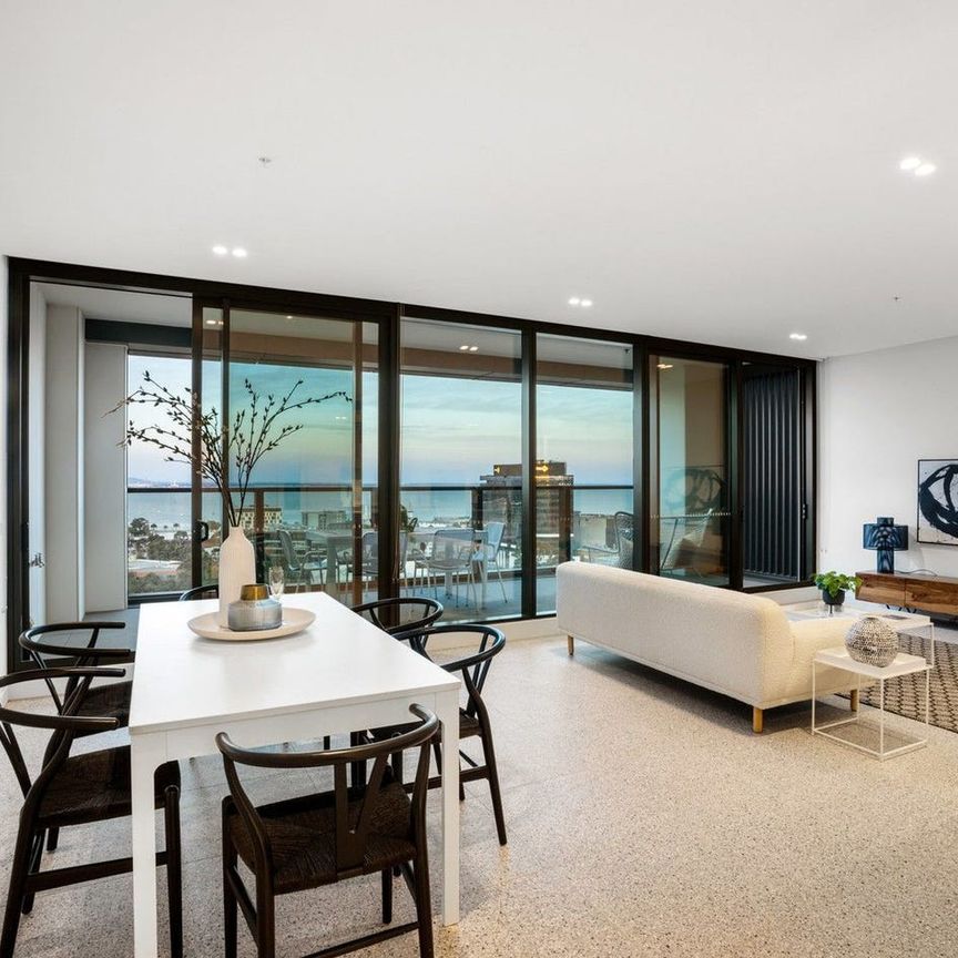 Unparalleled Luxury and Refinement with Panoramic Views - Photo 1