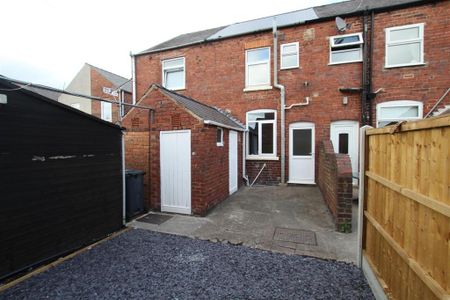 2 bedroom terraced house to rent - Photo 2