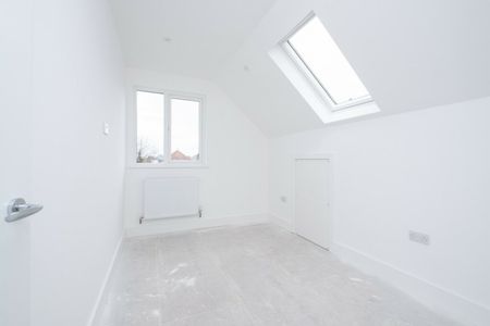 Large 4 bed house Coombe Avenue - Photo 5