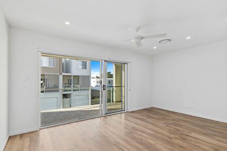 Brand New 4-Bedroom Three-Level Townhouse in Citrine Rochedale - Photo 2