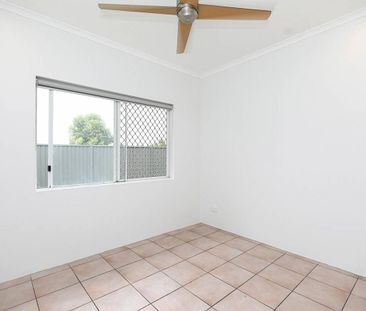 Extra Spacious Family Home - Fully Tiled - Solar - Photo 2