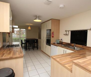 *** STUDENT HOUSE *** A six double bedroom student house offered on... - Photo 6