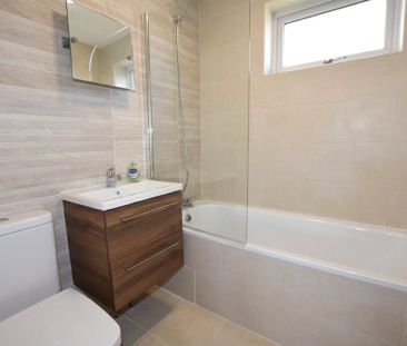 Colebrook Lane, Loughton, Essex, IG10 - Photo 4