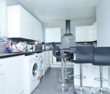 3 bedroom end of terrace house to rent - Photo 5