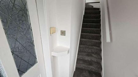 Glendale Close, Bradford, BD6 - Photo 4