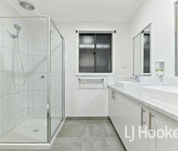 Spacious Family Home! - Photo 6