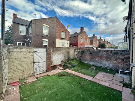 Gloucester Road, Bootle, Liverpool, L20 - Photo 2