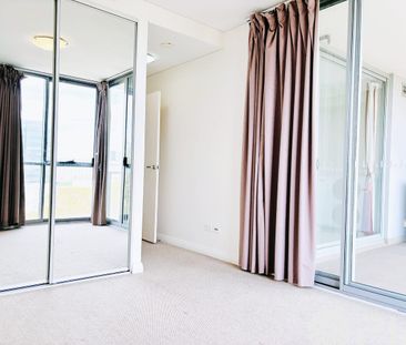 Modern Two-Bedroom Apartment in the Heart of Mascot - Photo 2