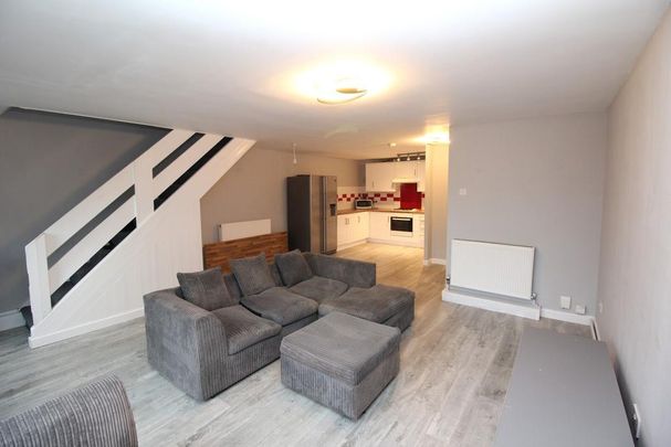 2 bedroom terraced house to rent - Photo 1