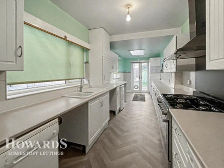 2 bedroom end of terrace house to rent - Photo 2