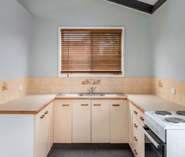 Comfortable Family Living in a Convenient Deception Bay Location! - Photo 5