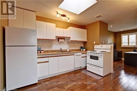 154 ROBINWOOD CRESCENT - Photo 5