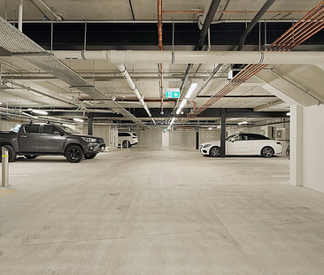 Immaculate loft style apartment with water views - Photo 2