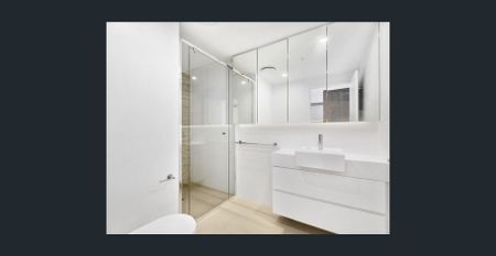 Light, Spacious & Stylish One-Bedroom Unit in Prime Location - Photo 3