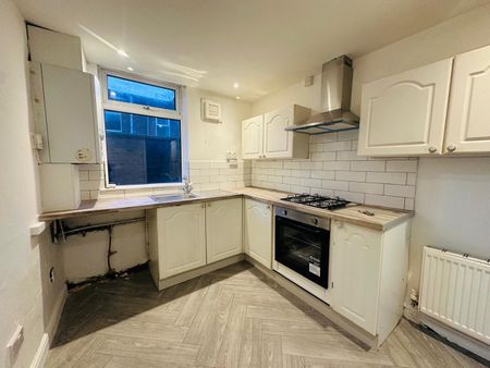 2 Bed Terraced House, Highfield Road, M6 - Photo 5