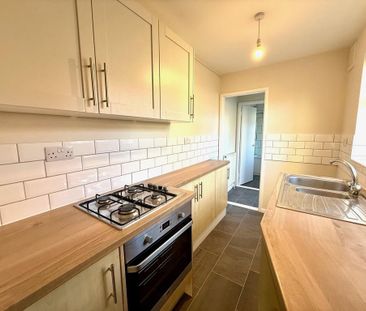 2 bedroom end of terrace house to rent - Photo 5