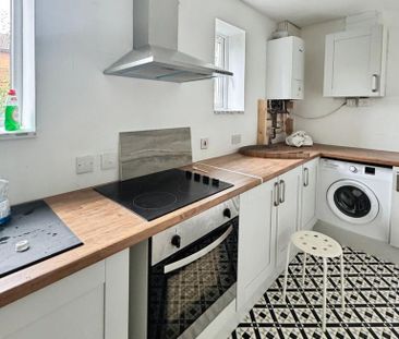 3 bedroom semi-detached house to rent - Photo 5