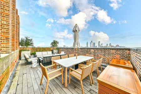 Beautiful penthouse located in the Iconic Boiler House - Photo 2