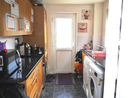 Semi-detached house to rent on - Photo 4