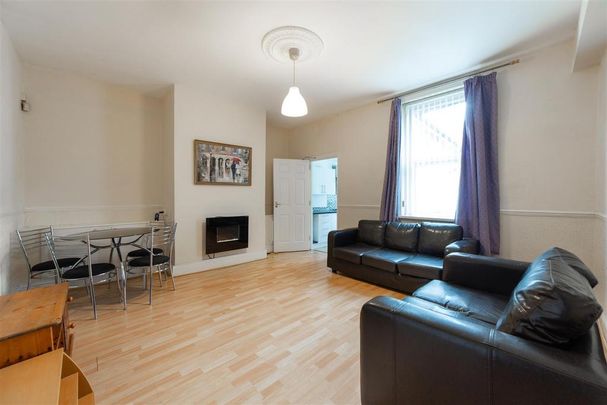 4 bedroom terraced house to rent - Photo 1