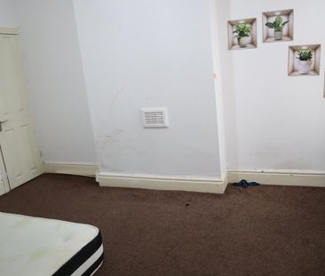 3 bedroom terraced house to rent - Photo 6