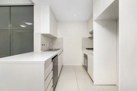 Modern Two-Bedroom Apartment with Additional Family Room - Photo 3