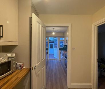 1 bedroom in a house share to rent - Photo 6