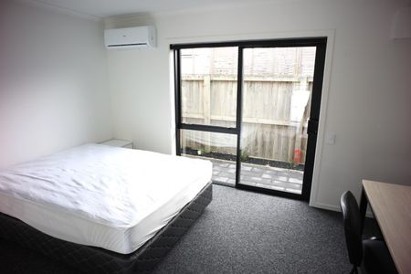 Fully furnished, self contained, studio room! - Photo 3