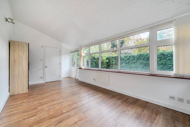 4 bedroom flat to rent - Photo 1