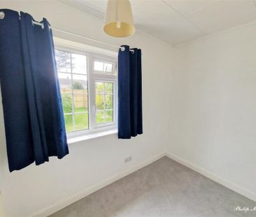 3 bedroom semi-detached bungalow to rent - Photo 3