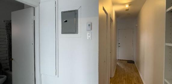 4 1/2 2 chambres 1 salle de bain - Photo 2