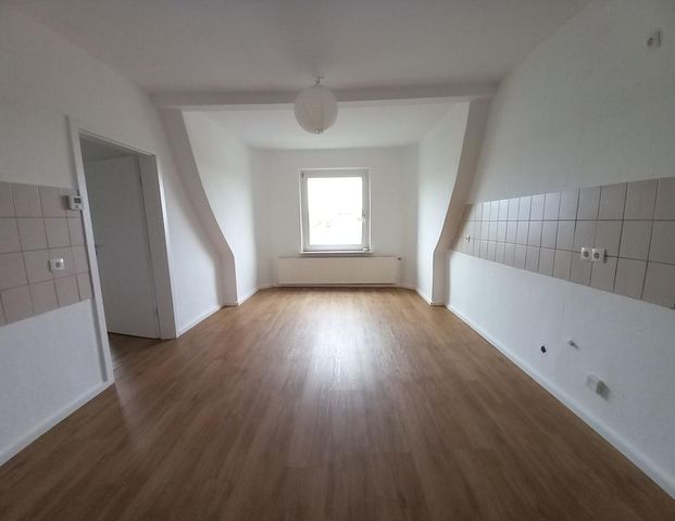 53159 - Helle Dachgeschosswohnung mit 3 Zimmern - Foto 1