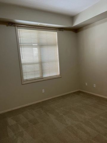 Large Downtown – 2 Bed, 2 Bath, 2 parking! - Photo 5