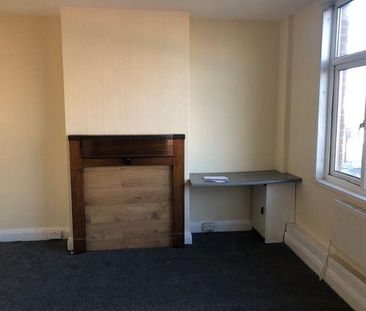 4 bedroom flat to rent - Photo 4