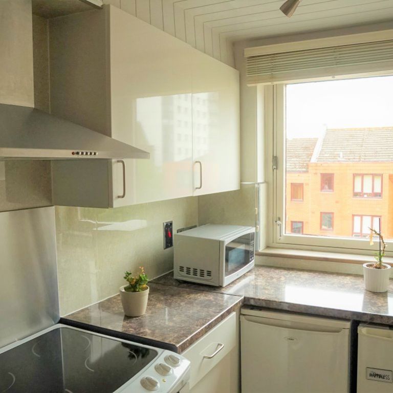 1 Bed Flat - Photo 1