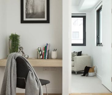 Ultra Modern Apartment With Parking - Photo 4