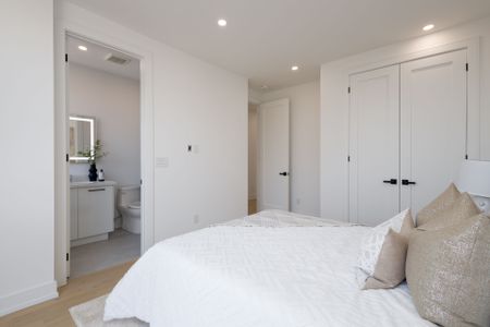 For Lease - 24 Twenty First Street, Toronto, Ontario - Photo 3