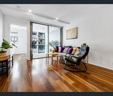 Light-Filled Apartment with Separate Study in the Heart of South Brisbane - Photo 2