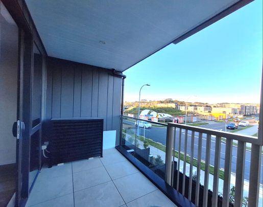 Top Floor Spacious Apartment in Flat Bush - Photo 1