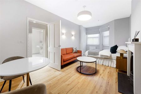 Brilliant studio flat in South Kensington located in a prime position. - Photo 2