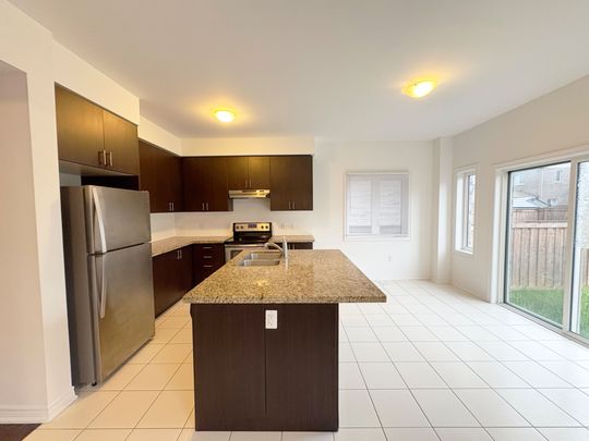 For Lease - 1528 McRoberts Crescent, Innisfil, Ontario - Photo 1