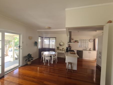 Family Size Home - Photo 4